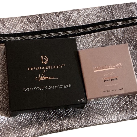 Small Makeup Bundle, 9 Pieces, Eyeshadow, Lip Oil, Bronzer, Powder, Blush, NEW - Picture 5 of 9